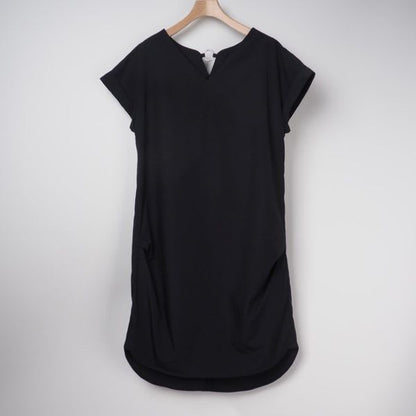 バックデザインストレートワンピース