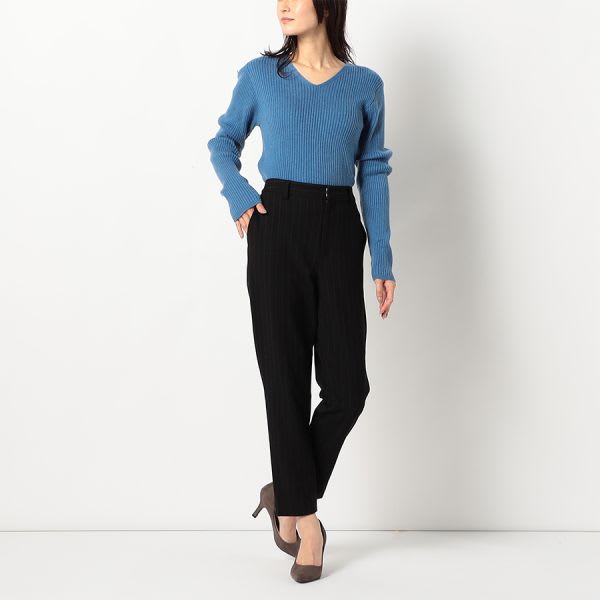 Vネックリブニット