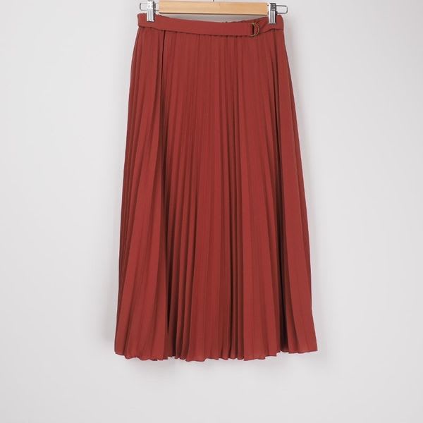 細かいプリーツスカート