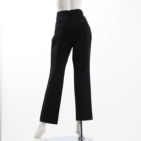センターシーム入りテーパードパンツ