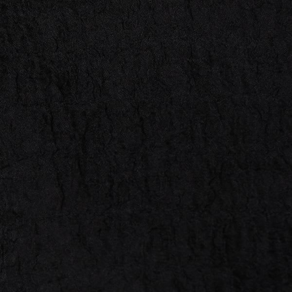 特徴のある表面感のパフスリーブブラウス