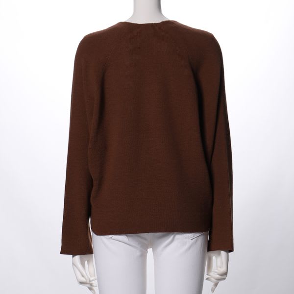 Vネックミドルゲージニット