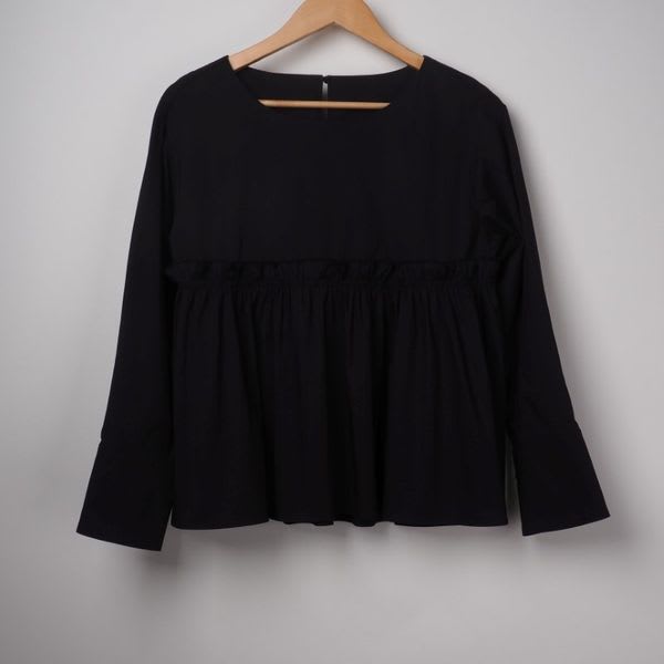 ギャザーフリルフレアブラウス