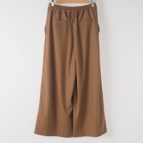 タック入りワイドパンツ