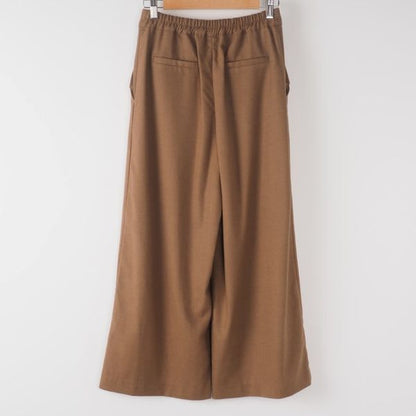 タック入りワイドパンツ