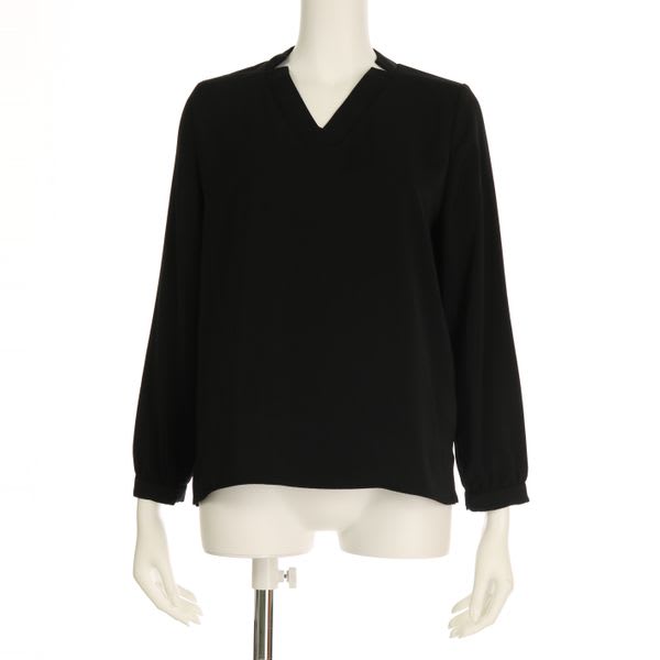 ネックライン切込みデザインブラウス