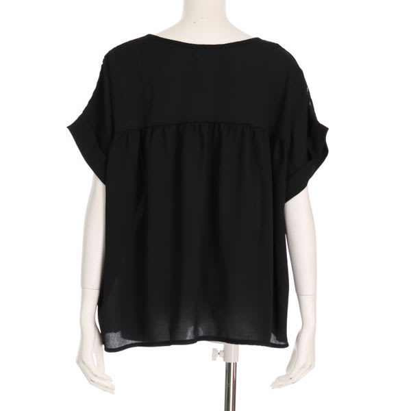 胸元切り替えレース使いブラウス