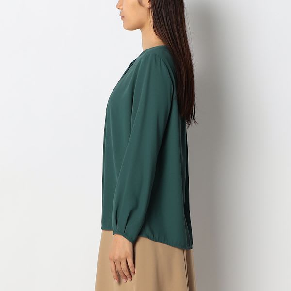 タック袖口バックギャザーブラウス