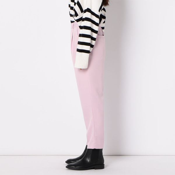 タックテーパードパンツ