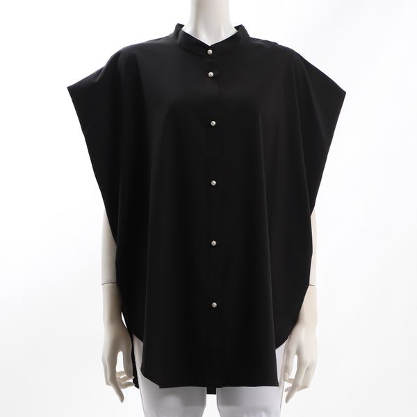 パール釦付きバンドカラーブラウス