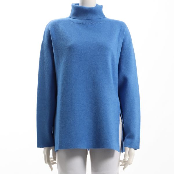 サイドスリットタートルネックニット