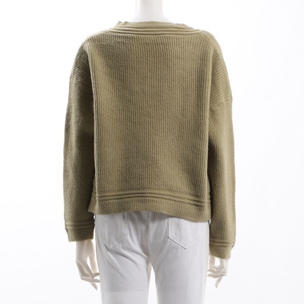 ピンタックVネックニット