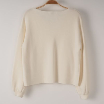 Vネックボリューム袖ニット