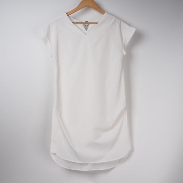 バックデザインストレートワンピース