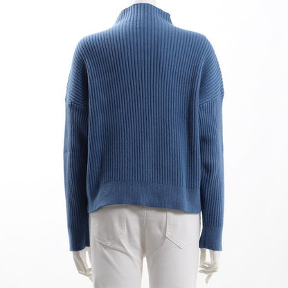 変形編み地オフネックニット