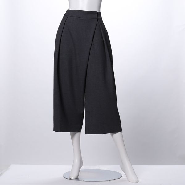 ラップ風ワイドパンツ