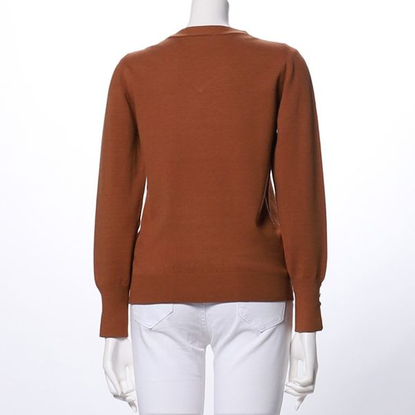 Vネックデザインニット