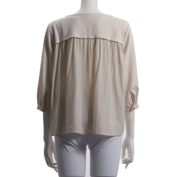 バックデザインメタルパーツカットソー