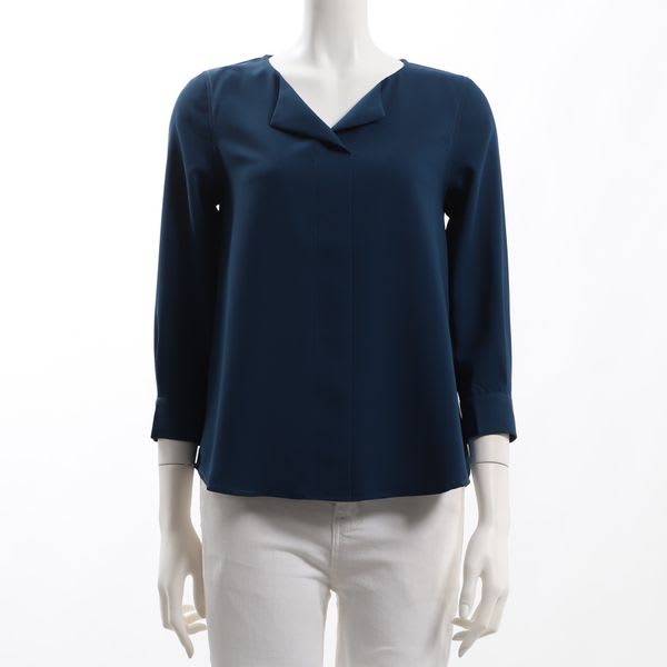 開襟デザインブラウス