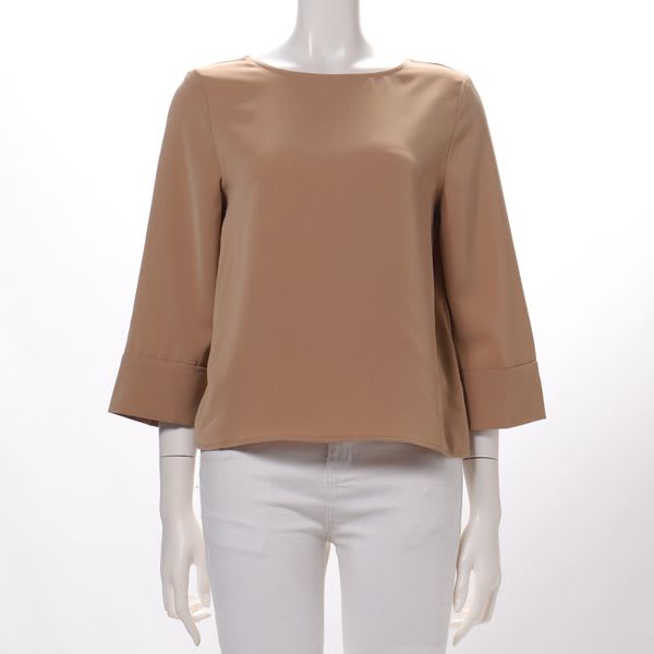 後ろボタンブラウス