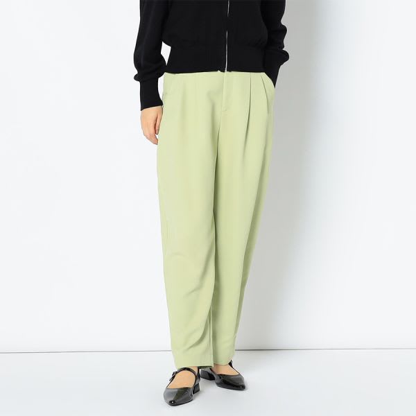 タックテーパードパンツ