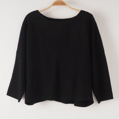 デコルテラインギャザーニット