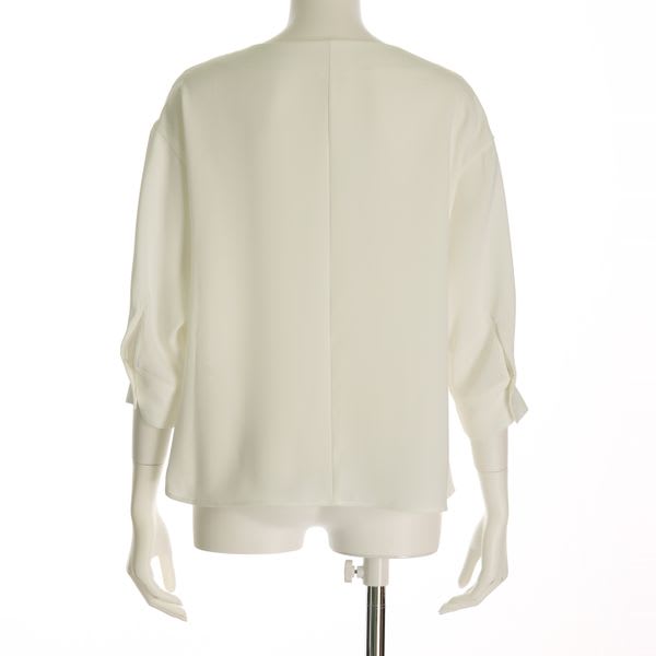 デコルテ魅せポケットブラウス