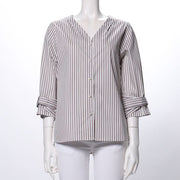 お袖デザインポイントVネックストライプブラウス