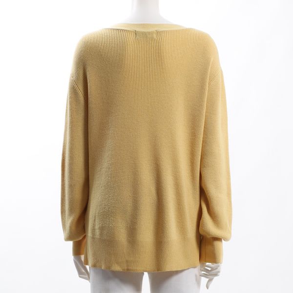 ゆったりシルエットVネックニット