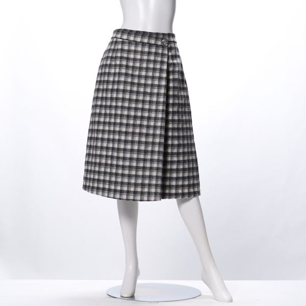 チェック柄ラップ風台形スカート