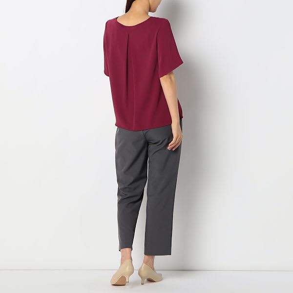 タックテーパードパンツ