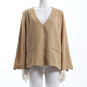 ポケットデザインVネックブラウス