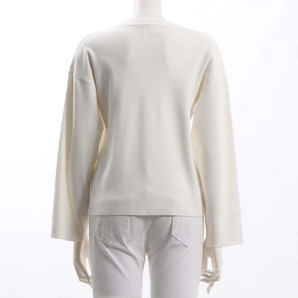 お袖のボタンデザインドロップショルダーニット