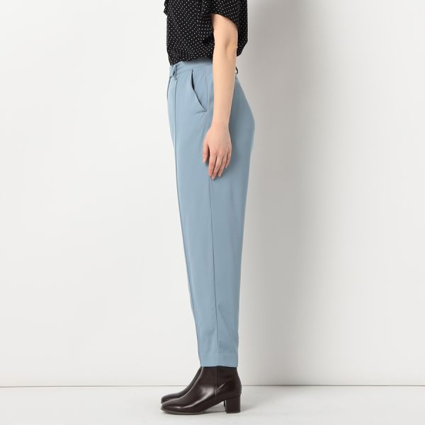 センターシームテーパードパンツ