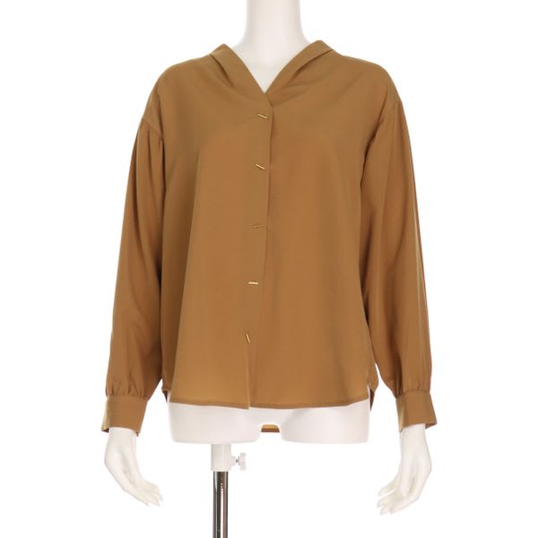 フロント飾りボタンデザインブラウス