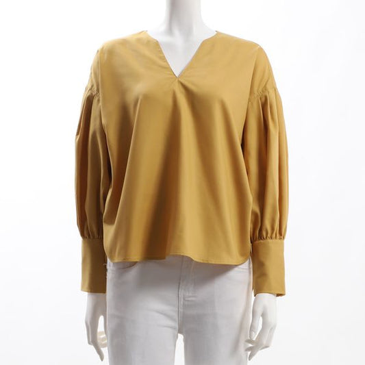 バックテールブラウス