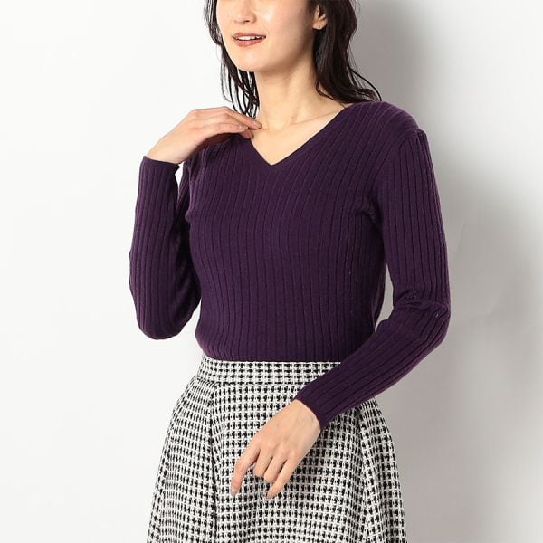 Vネックリブニット