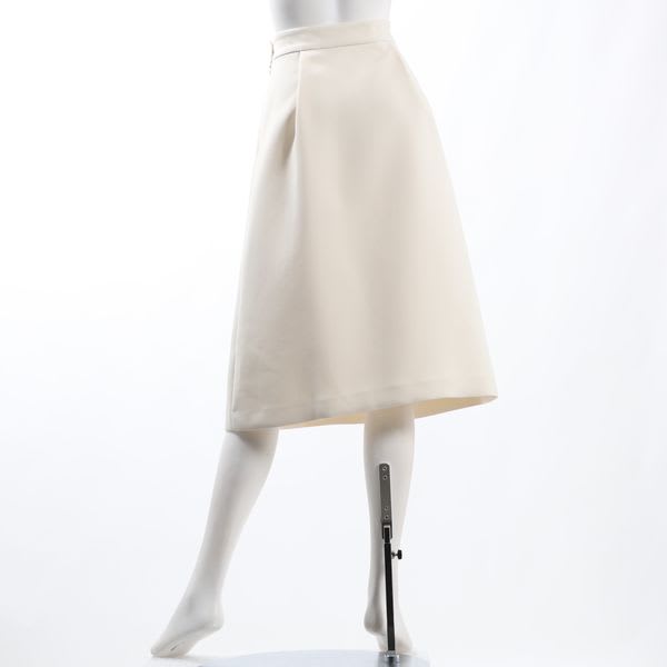 タック入りフレアスカート