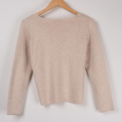 シンプルVネックニット