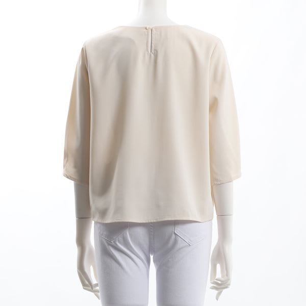 ネックラインメタルパーツブラウス