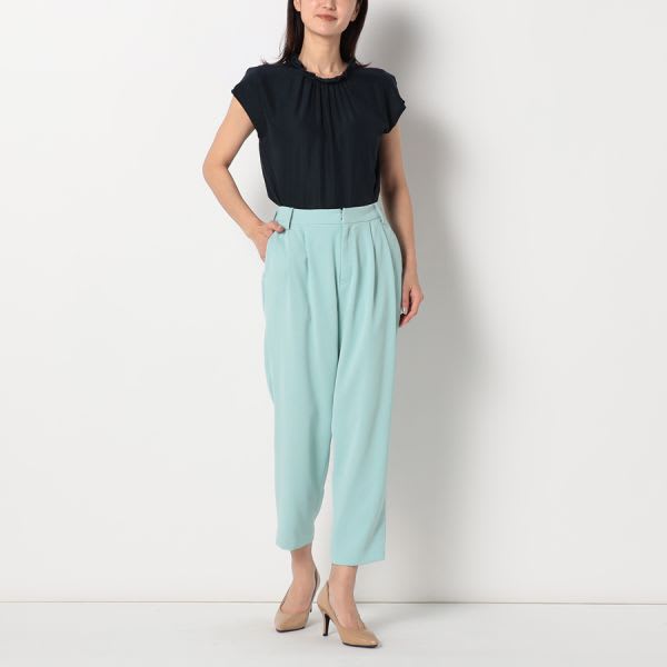 美脚タックテーパードパンツ