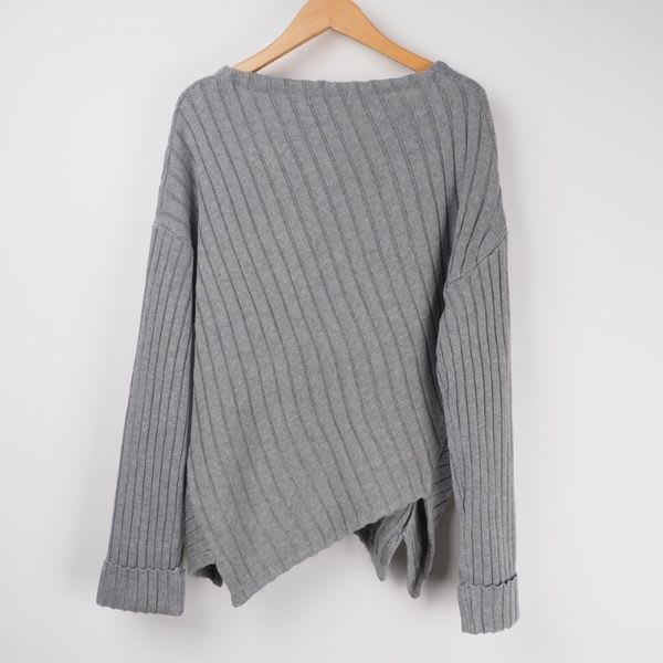 編み地切り替えイレギュラーヘムニット