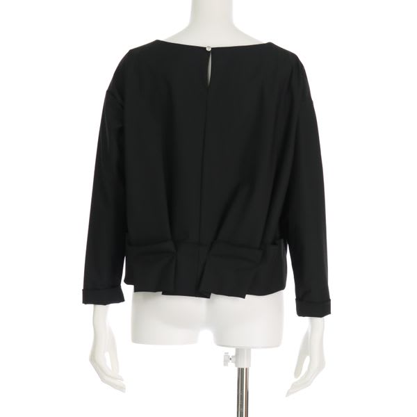 デザイン性裾ブラウス