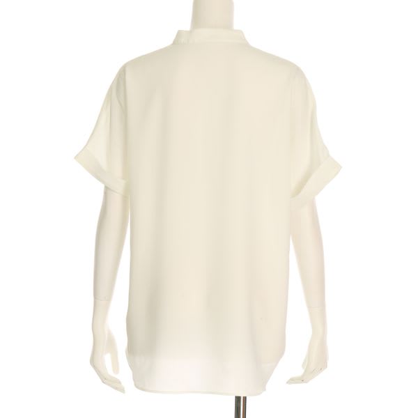 折り返し袖スキッパーネックブラウス