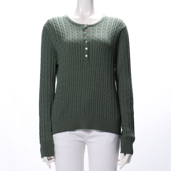 フロントボタン細ケーブル編みラウンドネックニット