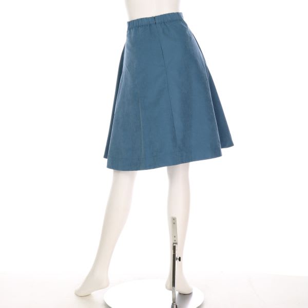 タックデザインピーチスキンフレアスカート