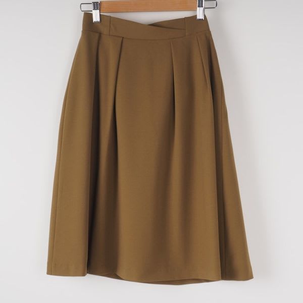 ウエストデザインタック入りフレアスカート