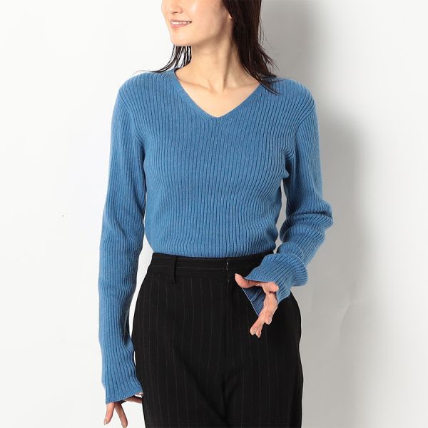 Vネックリブニット