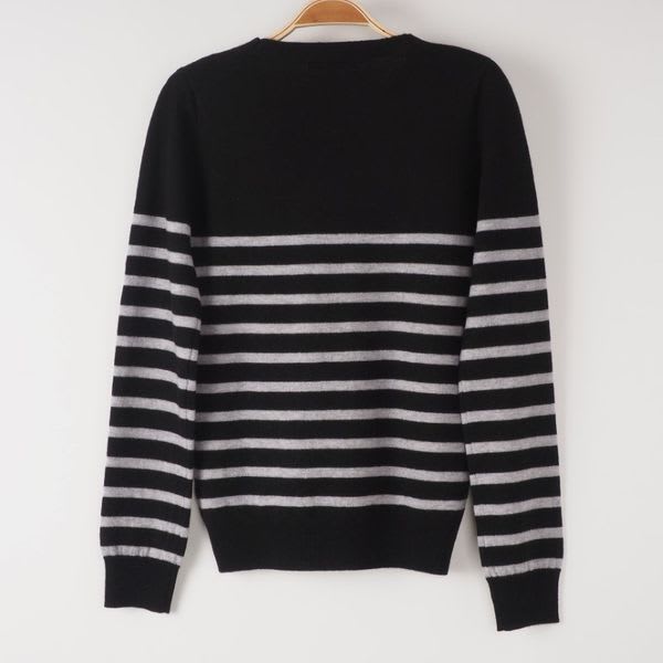 Vネックボーダーニット