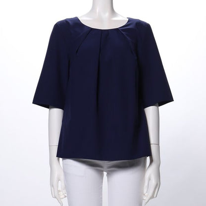 ネックラインタックブラウス